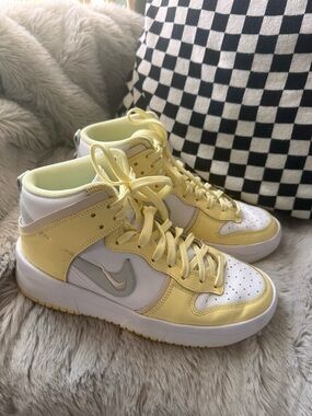 Nike High Top Sneakers / size 8